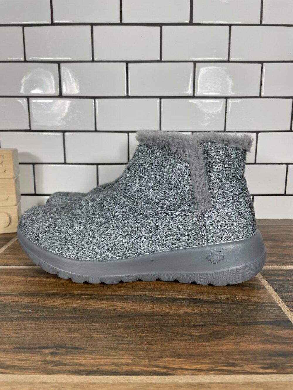 Skechers Shoes Womens Size 7.5 Charcoal Lightweight Faux Fur Lined Ankle Boots